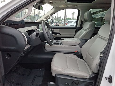 Used 2025 Ford Expedition Active AWD/4WD image 14