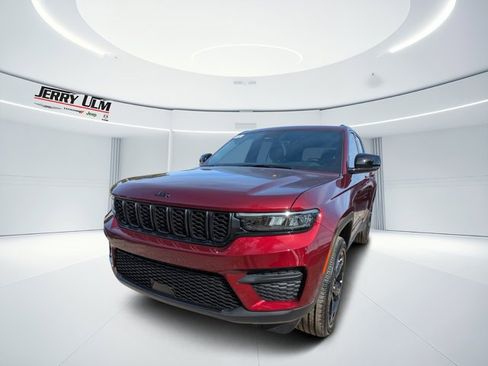 New 2025 Jeep Grand Cherokee Altitude image 6