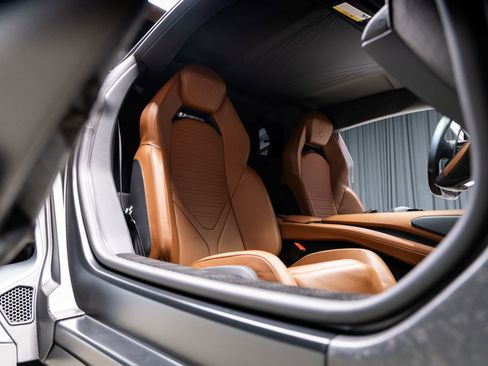 Used 2024 Lamborghini Revuelto AWD/4WD image 9