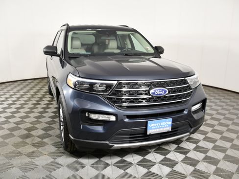 Used 2022 Ford Explorer XLT w/ Equipment Group 202A image 3
