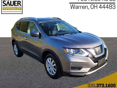 Used 2017 Nissan Rogue SV image 1
