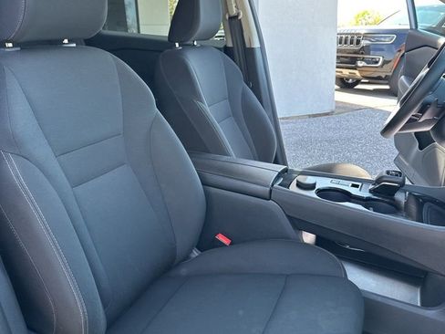 Used 2024 Nissan Rogue S AWD/4WD image 15