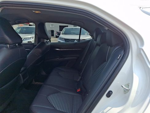 Used 2021 Toyota Camry SE FWD image 9