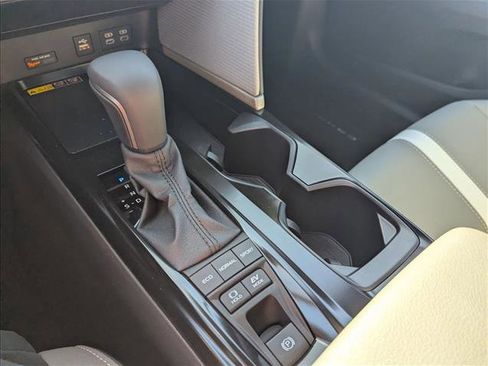 Used 2026 Toyota Camry SE w/ Convenience Package image 15