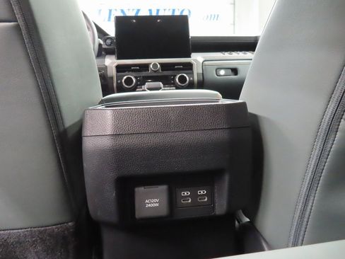 Used 2024 Toyota Tacoma Trailhunter Crew Cab image 11