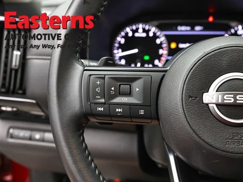 Used 2024 Nissan Pathfinder SV AWD/4WD image 15