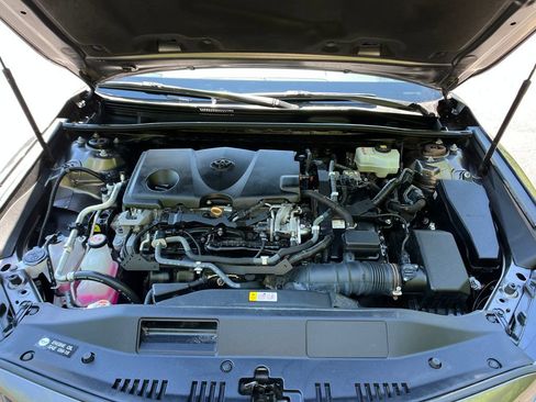 Used 2020 Toyota Camry SE w/ Sunroof Package FWD image 22