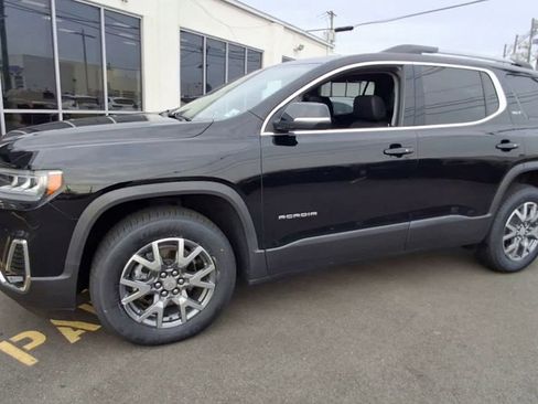 Certified 2023 GMC Acadia SLT w/ Preferred Package image 6