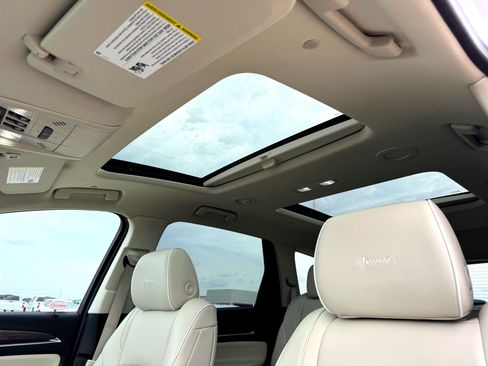 Used 2024 Buick Enclave Avenir w/ Avenir Technology Package image 14