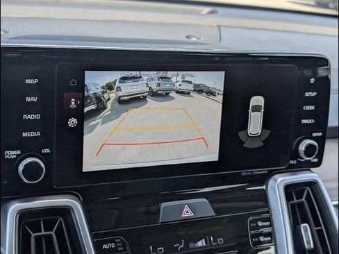 Certified 2022 Kia Sorento S w/ Panoramic Sunroof Package AWD/4WD image 13