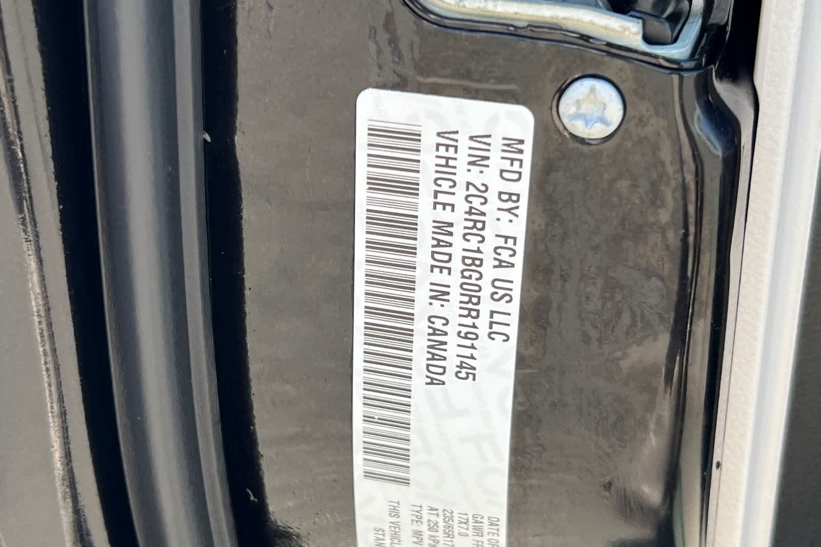 Used 2024 Chrysler Pacifica Touring-L FWD image 34