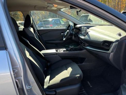 Used 2023 Nissan Rogue SV image 16