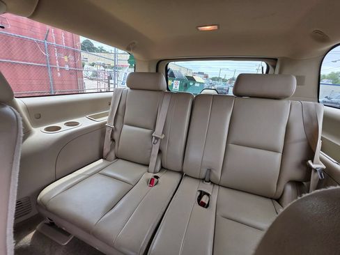 Used 2011 GMC Yukon XL Denali AWD/4WD image 12