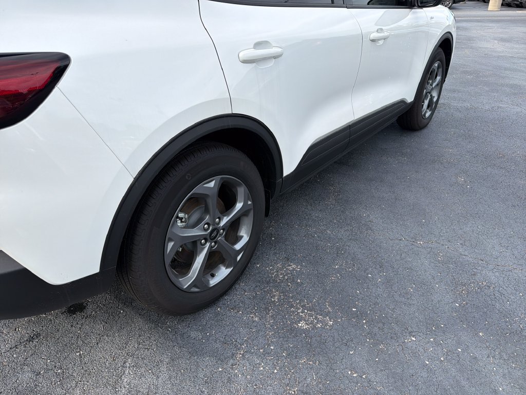 Used 2025 Ford Escape ST-Line w/ Tech Pack #1 FWD image 14