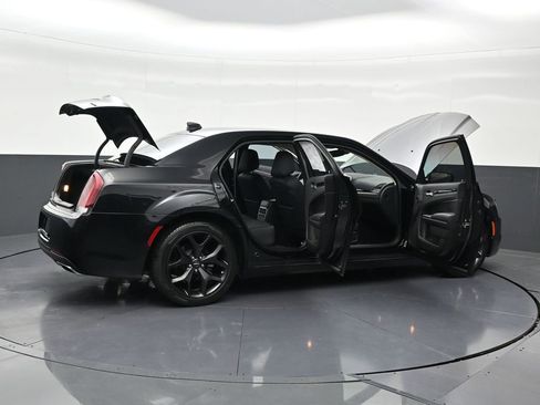 Used 2023 Chrysler 300 Touring w/ Sport Appearance Package image 33