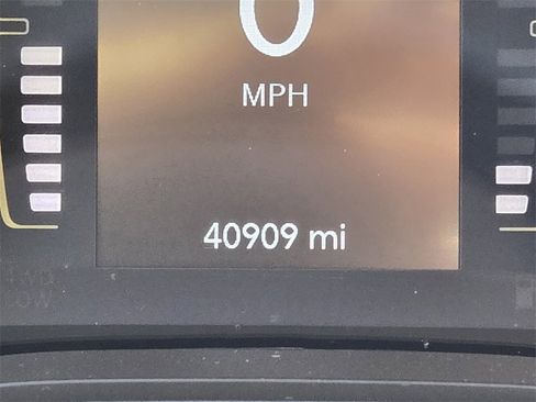 Certified 2022 Jeep Cherokee Latitude w/ Sun & Sound Group image 20