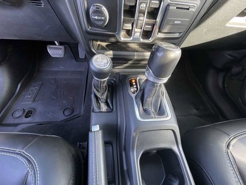 Used 2022 Jeep Wrangler Unlimited Sahara w/ Cold Weather Group image 16