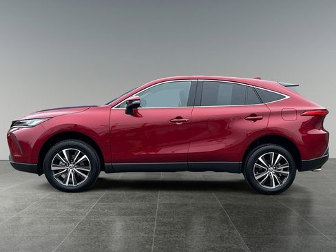 Used 2023 Toyota Venza LE image 4