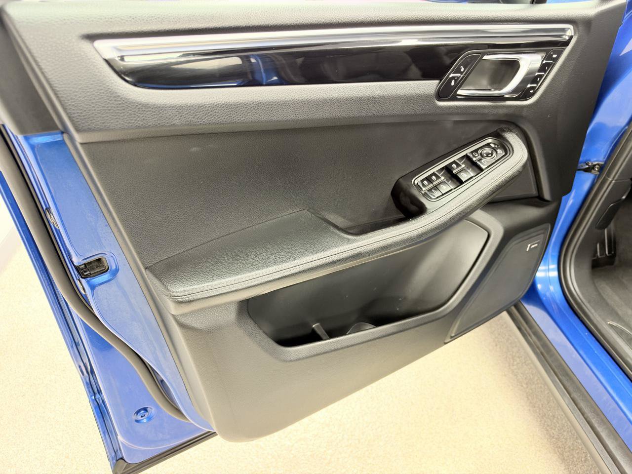 Used 2017 Porsche Macan AWD/4WD image 14