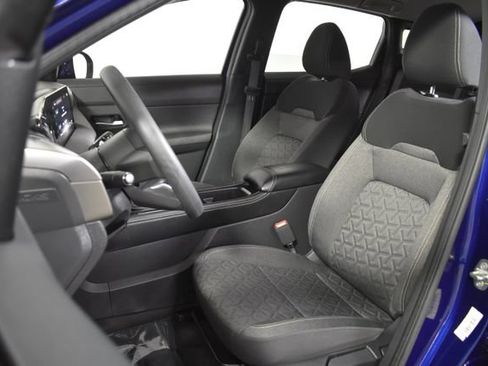 Certified 2025 Nissan Kicks SV AWD/4WD image 8