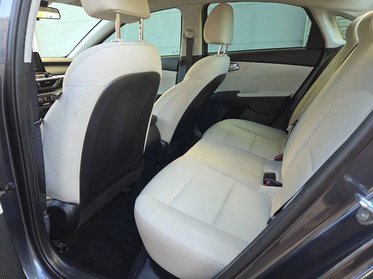 Used 2022 Kia Forte LXS w/ LXS Technology Package FWD image 24