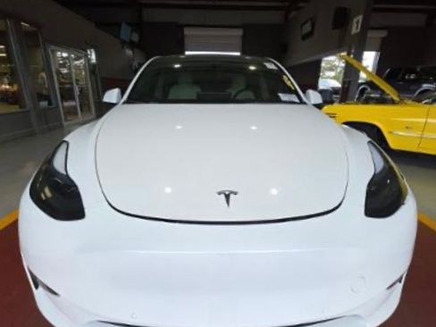 Used 2022 Tesla Model Y Performance AWD/4WD image 3