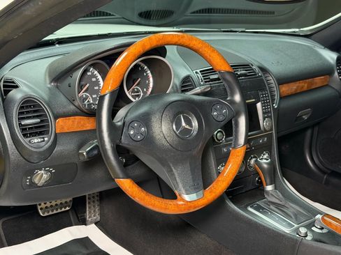 Used 2010 Mercedes-Benz SLK 300 image 40