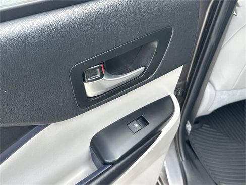 Used 2019 Toyota Highlander XLE image 15