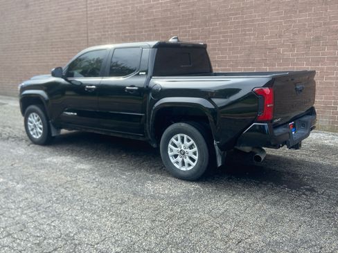 Used 2024 Toyota Tacoma SR5 AWD/4WD image 3