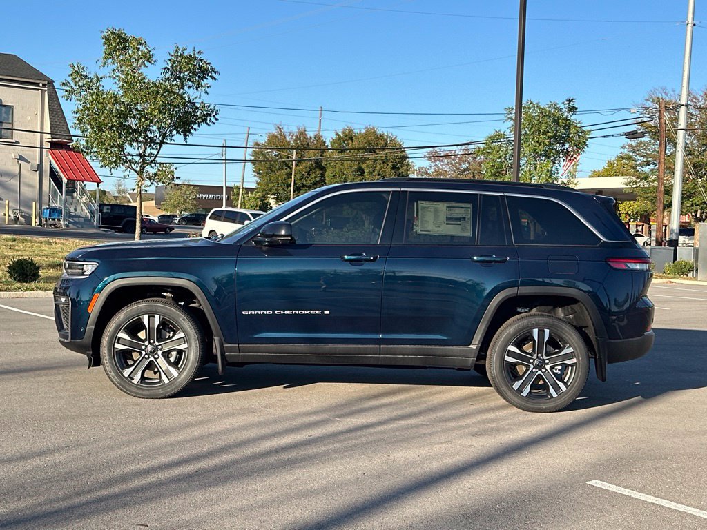 New 2027 Jeep Grand Cherokee Limited w/ Technology Group II RWD image 4
