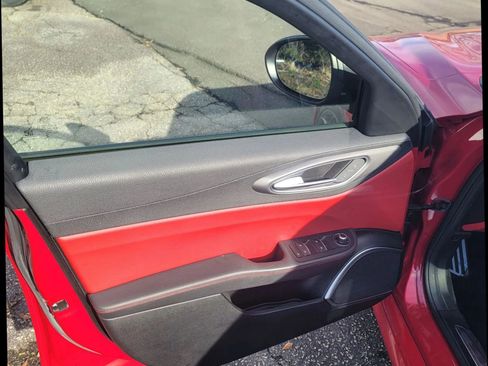 Used 2021 Alfa Romeo Giulia Ti Sport image 28