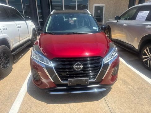 Used 2023 Nissan Kicks SV FWD image 2