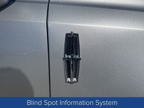 Used 2019 Lincoln MKT AWD image 10