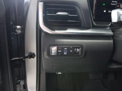 Used 2025 GMC Terrain Elevation w/ Technology Package II AWD/4WD image 8