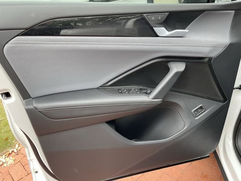 New 2026 Volkswagen Tiguan SE R-Line image 14