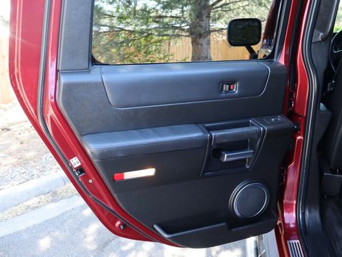 Used 2005 HUMMER H2 SUT w/ Preferred Equipment Group image 23