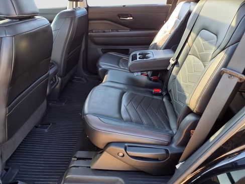 Used 2023 Nissan Pathfinder Platinum w/ Cargo Package image 28