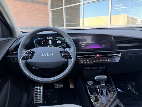 Used 2025 Kia Niro EX Touring FWD image 16