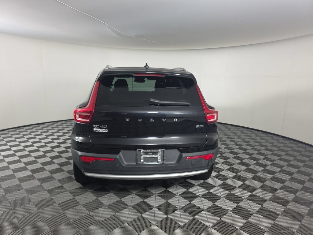 Used 2024 Volvo XC40 B5 Core AWD/4WD image 4