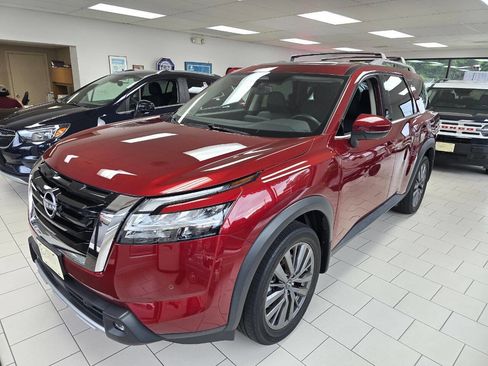 Used 2022 Nissan Pathfinder SL w/ SL Premium Package image 2