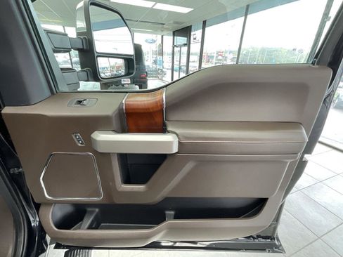 Used 2022 Ford F250 King Ranch w/ King Ranch Ultimate Package image 9