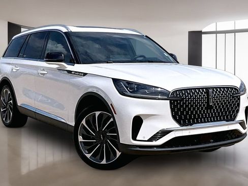Used 2025 Lincoln Aviator Reserve w/ Equipment Group 201A AWD/4WD image 11