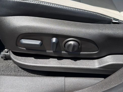Used 2022 Chevrolet Equinox LT FWD image 12