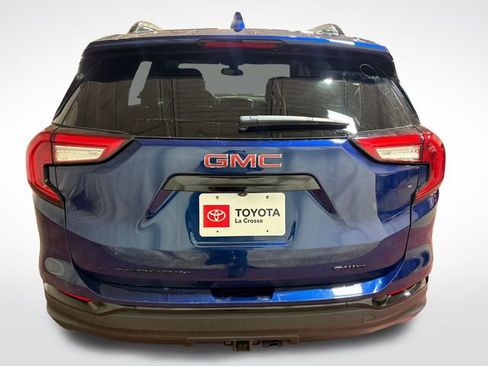 Used 2022 GMC Terrain SLE w/ Driver Convenience Package image 4