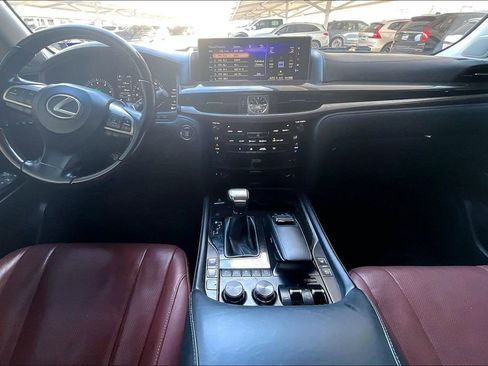 Used 2020 Lexus LX 570 4WD w/ Luxury Package image 16