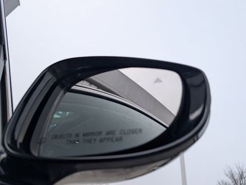 Used 2024 Chrysler Pacifica Touring-L image 26