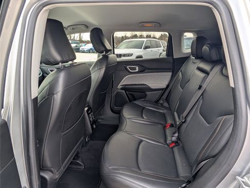 Used 2022 Jeep Compass Latitude image 13