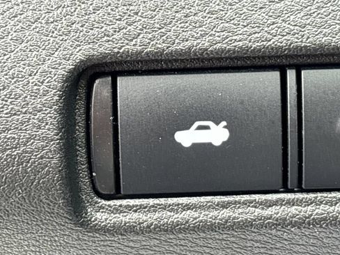 Used 2025 Nissan Altima 2.5 SV FWD image 23