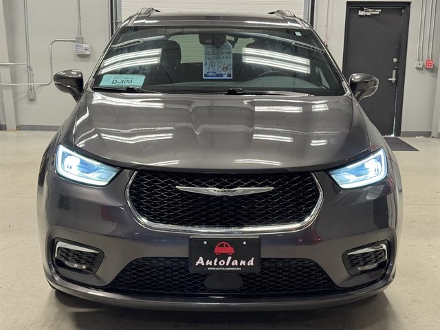 Used 2022 Chrysler Pacifica Touring AWD/4WD image 2