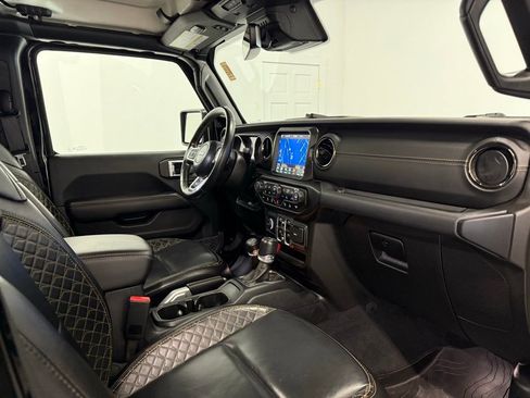 Used 2022 Jeep Gladiator Overland image 17